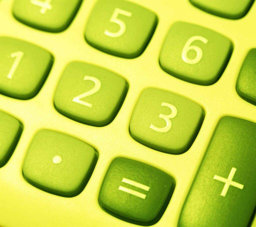 Bild einer Taschenrechner Tastatur in Grün. Als Symbol für Finanzen.