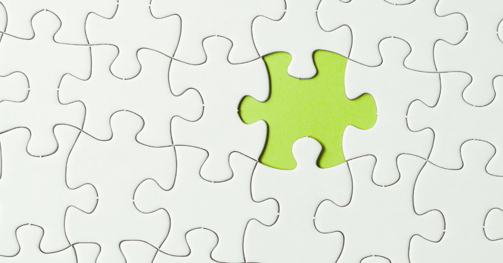Ein Bild von einem Puzzle mit einem fehlenden Teil. Symbolisiert die Ergänzung eines ERP-Systems als fehlendes Puzzle-Teil.