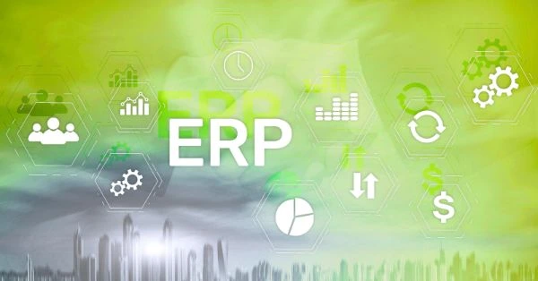 ERP System für mittelständische Unternehmen mit digitalen Symbolen für Prozesse, Finanzen, Analyse und Automatisierung