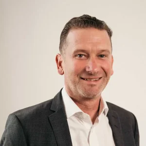 Foto von dem Geschäftsführer der Greenlight Consulting - Frank Zappe, er lächelt freundlich in die Kamera.